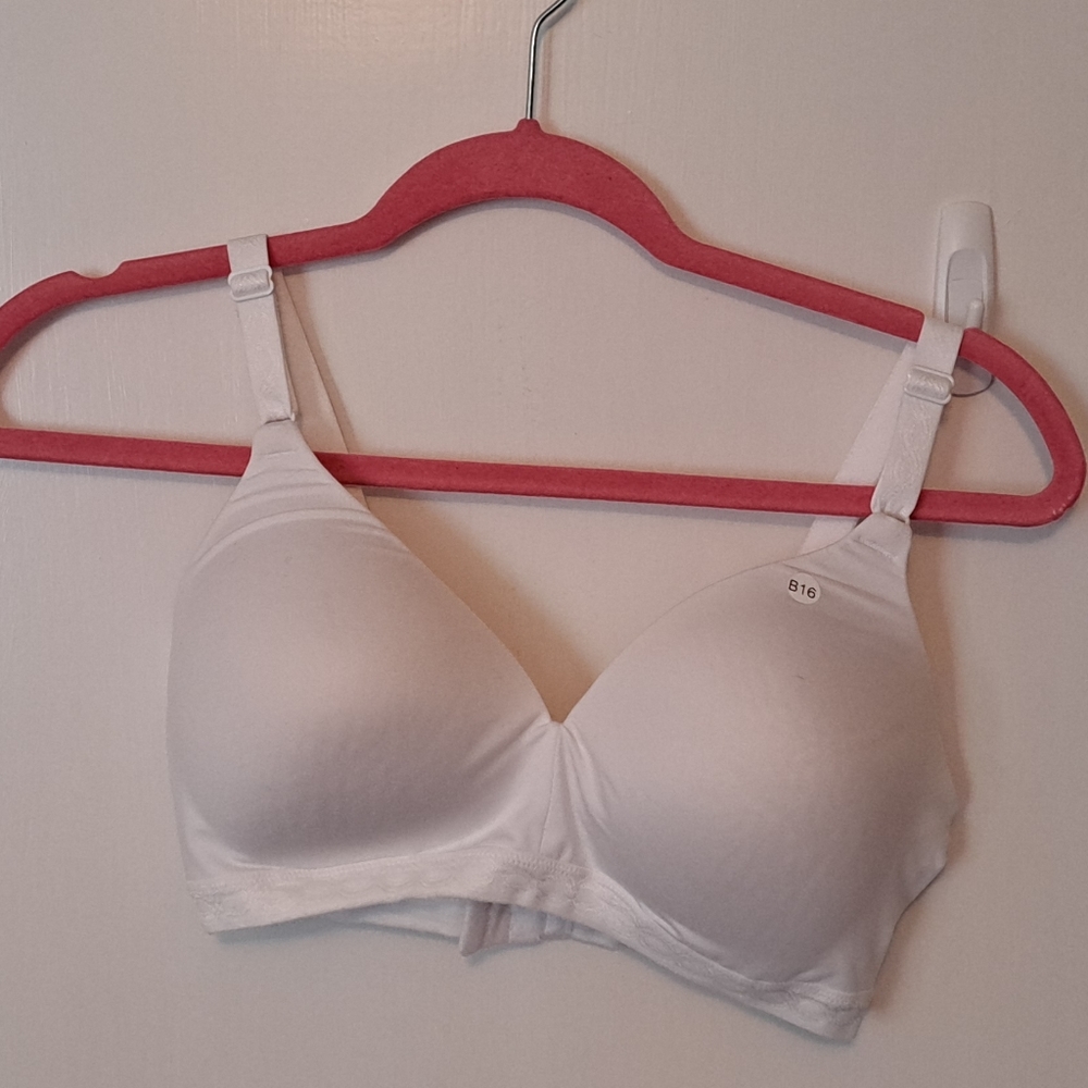 Warner's white wireless bra